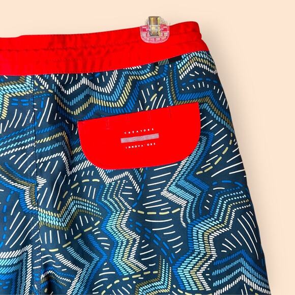 VISSLA 9.5" Boardshorts 19" Outseam in Blue, Red, multi-color Men's 31" Waist - Picture 5 of 14